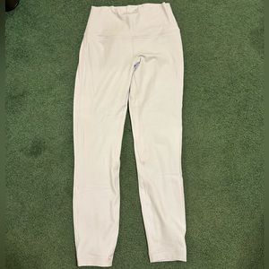 Women’s Lululemon Blue 25’ Align Leggings. Size 6